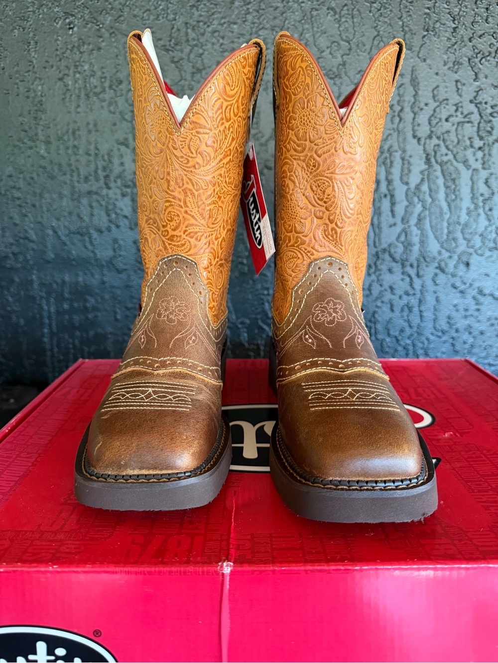 NWT Justin Women's Starlina Tan Water Buffalo Boots